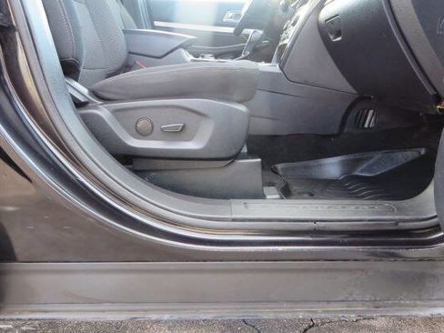 Used 2019 Ford Explorer XLT w/ Equipment Group 201A image 24