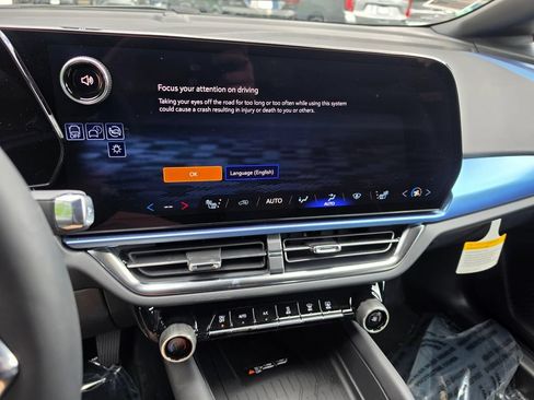 New 2026 Chevrolet Equinox EV LT AWD/4WD image 25