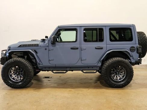 Used 2025 Jeep Wrangler Unlimited Rubicon w/ Technology Group image 18