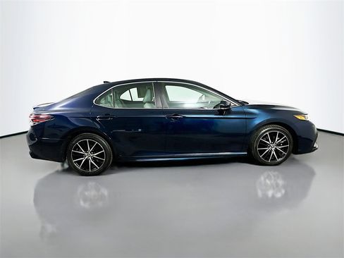 Used 2021 Toyota Camry SE image 7
