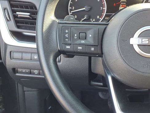 Used 2023 Nissan Rogue SV image 17