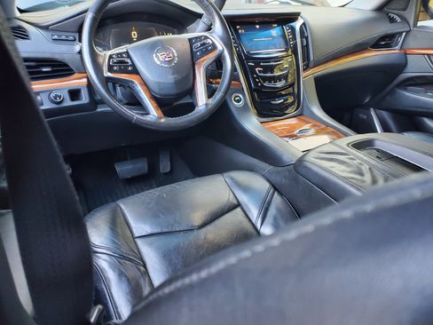 Used 2015 Cadillac Escalade Luxury image 22