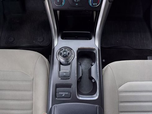 Used 2018 Ford Fusion SE image 24