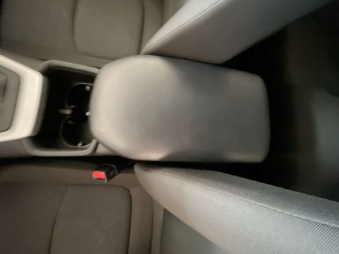 Used 2025 Toyota RAV4 XLE AWD/4WD image 21