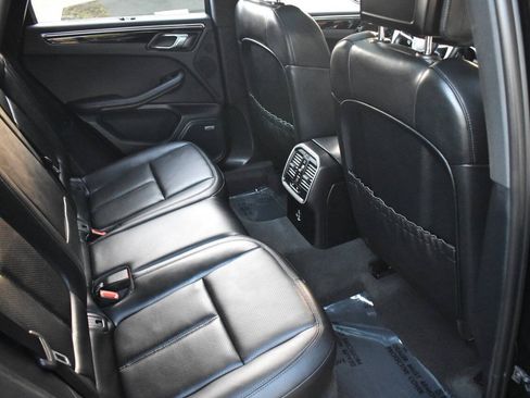 Used 2021 Porsche Macan AWD/4WD image 65