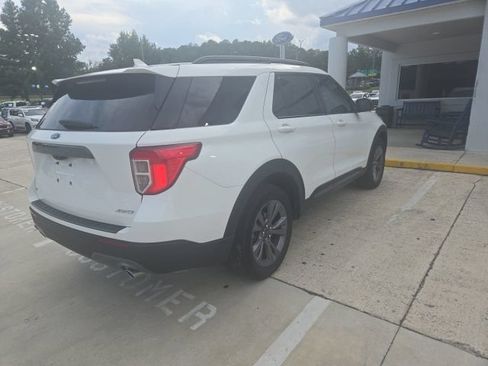 Used 2024 Ford Explorer XLT w/ Equipment Group 202A AWD/4WD image 18