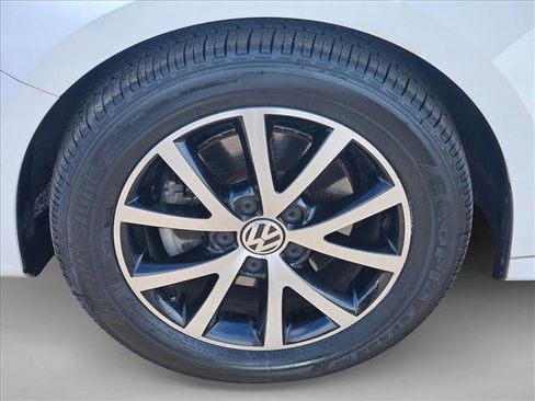 Used 2017 Volkswagen Jetta SE image 23