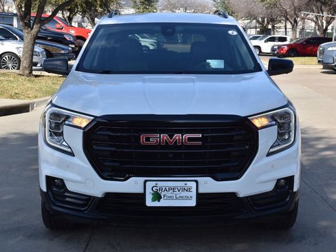 Used 2022 GMC Terrain SLT w/ Infotainment Package II image 3