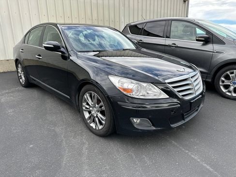 Used 2011 Hyundai Genesis 4.6 RWD image 2