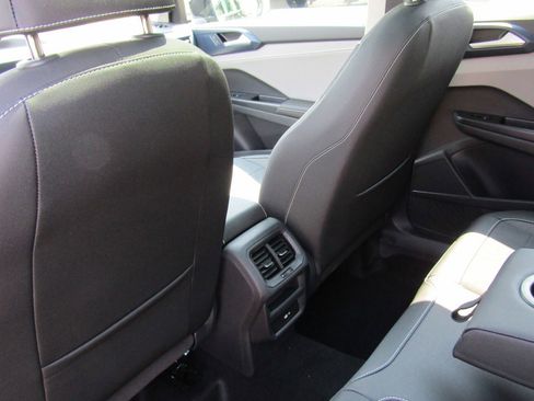 New 2024 Volkswagen Taos SE image 19