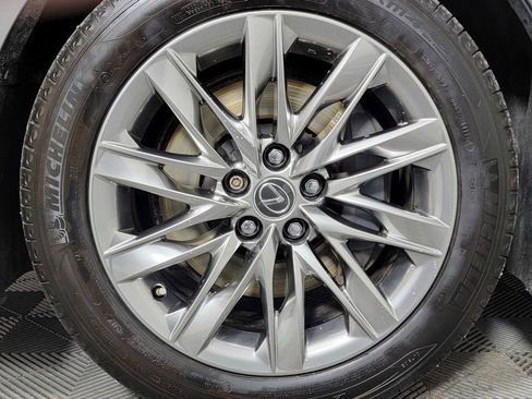 Used 2018 Lexus LS 500h AWD w/ Accessory Package (Z2) image 14