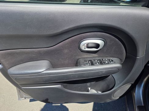 Used 2016 Kia Soul + FWD image 7