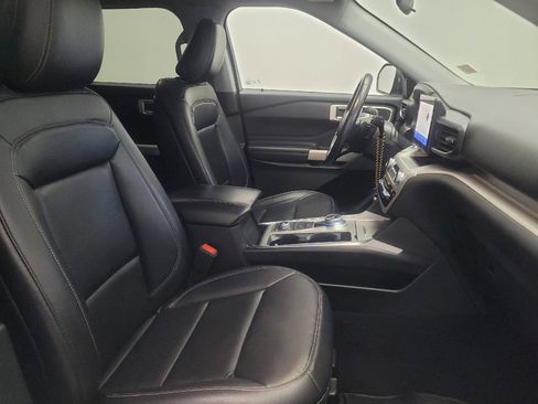 Used 2020 Ford Explorer XLT w/ Equipment Group 202A image 21