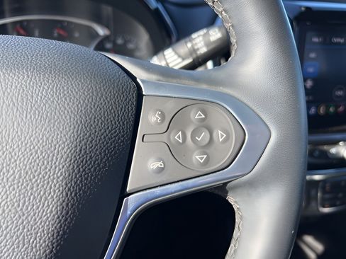 Used 2023 Chevrolet Traverse RS image 19