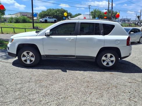 Used 2016 Jeep Compass Latitude FWD image 4