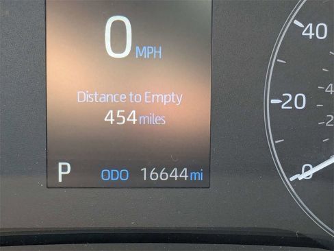 Used 2025 Toyota Corolla LE image 28