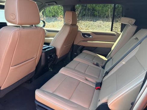 Used 2024 Chevrolet Suburban Premier AWD/4WD image 13