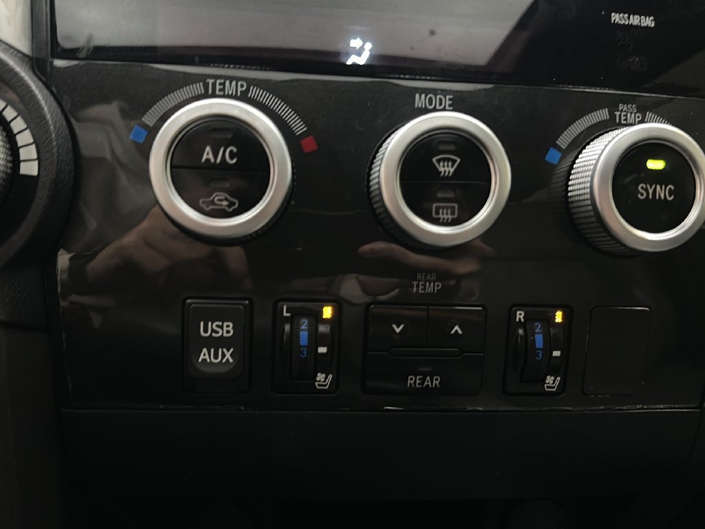 Used 2018 Toyota Sequoia Platinum AWD/4WD image 38