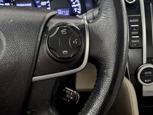 Used 2014 Toyota Camry XLE image 19