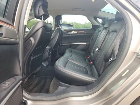 Used 2016 Lincoln MKZ FWD image 10