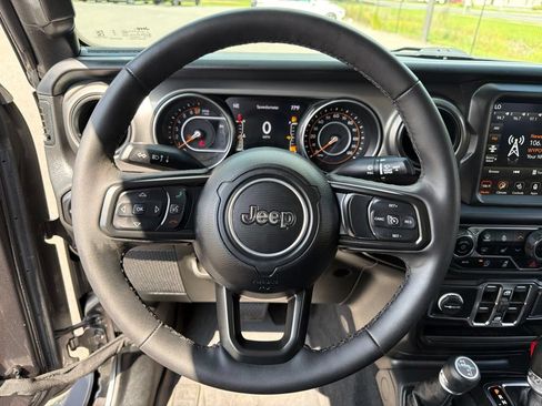 Used 2023 Jeep Gladiator Sport AWD/4WD image 19