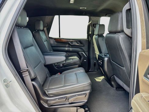 Used 2025 GMC Yukon Denali RWD image 29