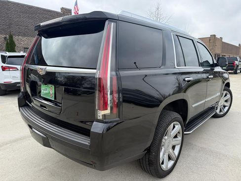 Used 2018 Cadillac Escalade Luxury image 4