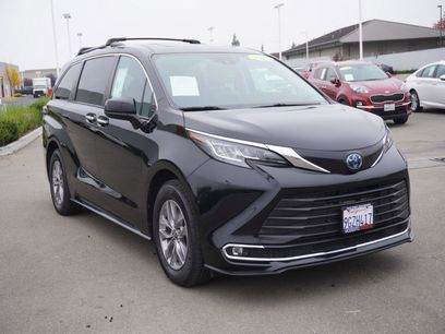 Used 2022 Toyota Sienna XLE