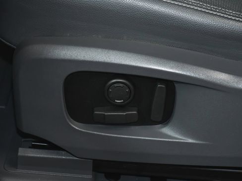 Used 2023 Land Rover Defender 110 X-Dynamic SE image 47