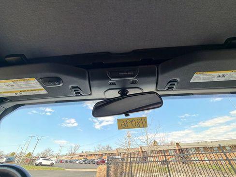 Used 2022 Jeep Gladiator Willys image 29