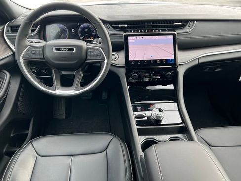 New 2025 Jeep Grand Cherokee Limited image 3