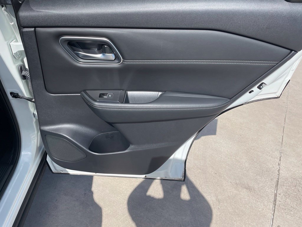 Certified 2024 Nissan Rogue Platinum FWD image 23