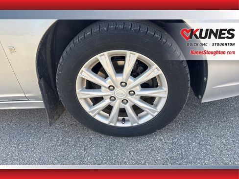 Used 2010 Buick Lucerne CXL image 14