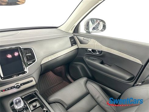 Used 2025 Volvo XC90 B6 Ultra w/ Protection Package Premier image 34