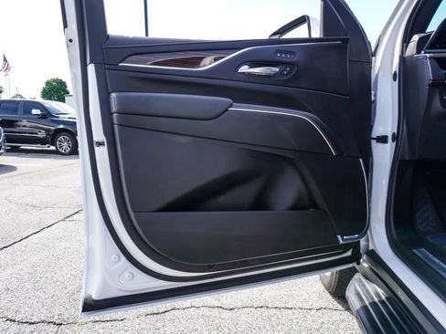 Used 2023 Cadillac Escalade Premium Luxury RWD image 19