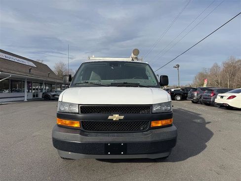 Used 2019 Chevrolet Express 3500 w/ Driver Convenience Package image 5