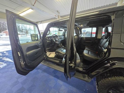 Used 2022 Jeep Wrangler Unlimited Sahara image 25