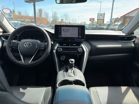 Used 2021 Toyota Venza LE w/ Carpet Mat Package (TMS) image 25