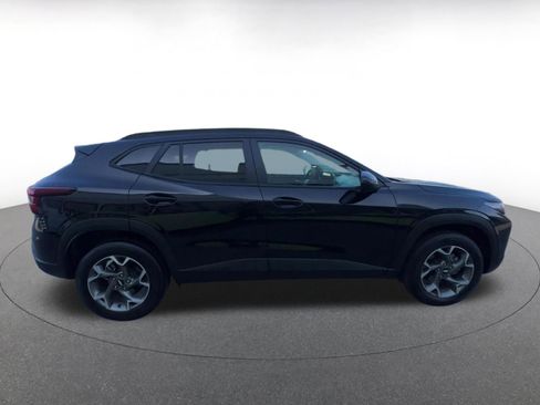 Used 2025 Chevrolet Trax LT FWD image 16