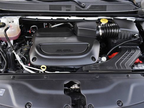 Used 2023 Chrysler Pacifica Touring-L image 45