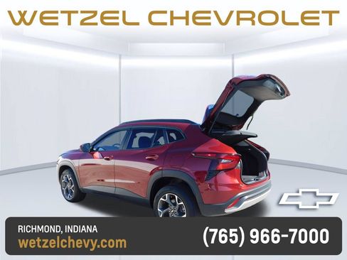 Used 2025 Chevrolet Trax LT w/ Driver Confidence Package FWD image 20