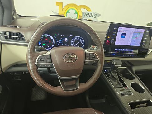 Used 2021 Toyota Sienna Platinum FWD image 16