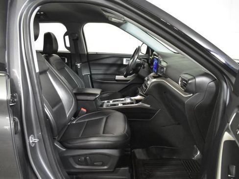 Used 2023 Ford Explorer XLT w/ Equipment Group 202A AWD/4WD image 37