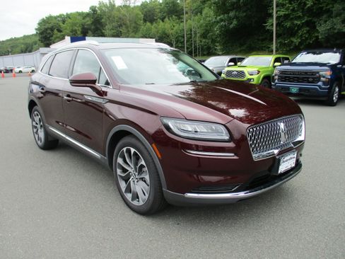 Used 2022 Lincoln Nautilus Reserve w/ Luxury Package AWD/4WD image 3