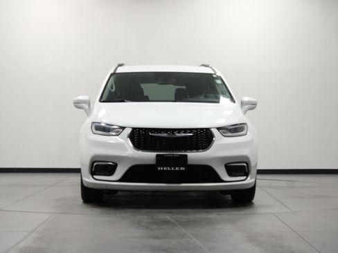 Used 2022 Chrysler Pacifica Touring-L FWD image 9