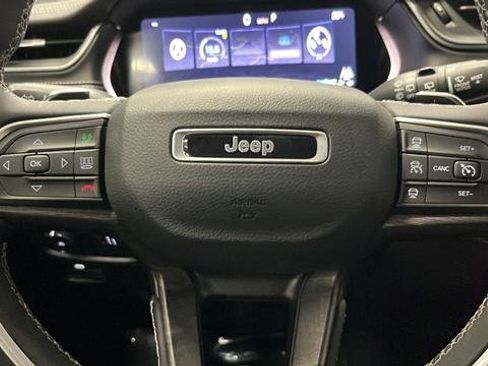 Used 2024 Jeep Grand Cherokee L Limited w/ Black Appearance Package AWD/4WD image 16