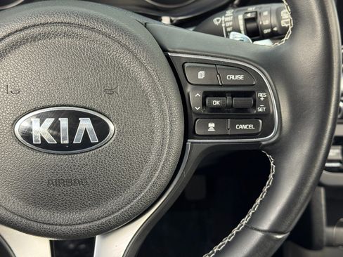 Used 2020 Kia Niro EX image 20