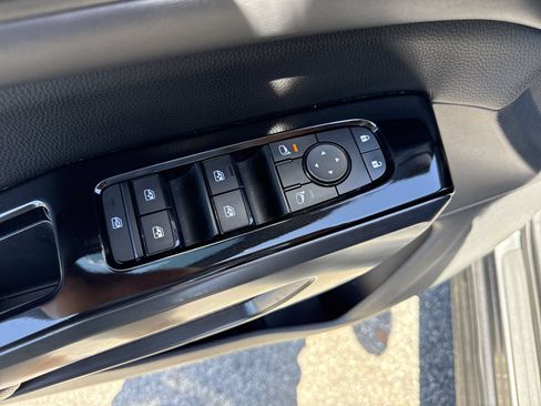 Used 2023 Nissan Pathfinder SL w/ SL Premium Package FWD image 17