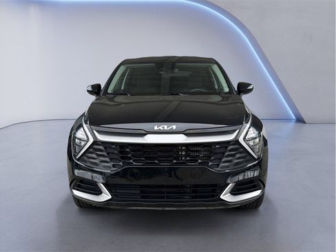 Used 2023 Kia Sportage LX image 2