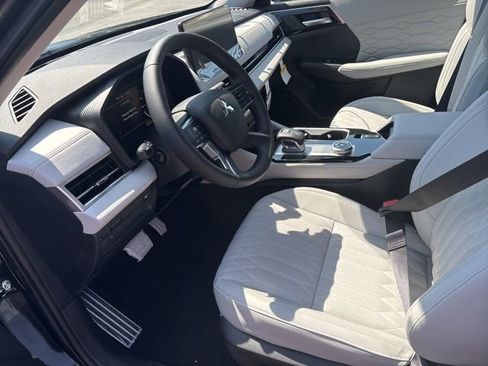 New 2025 Mitsubishi Outlander SEL image 12